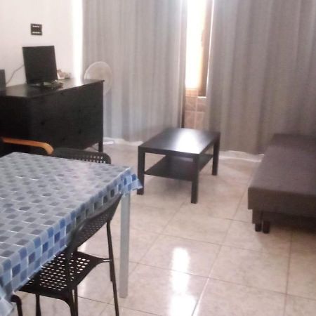 Primavera Appartement Tot 7 Personen Ideaal Voor Backpackers Arona  Kültér fotó